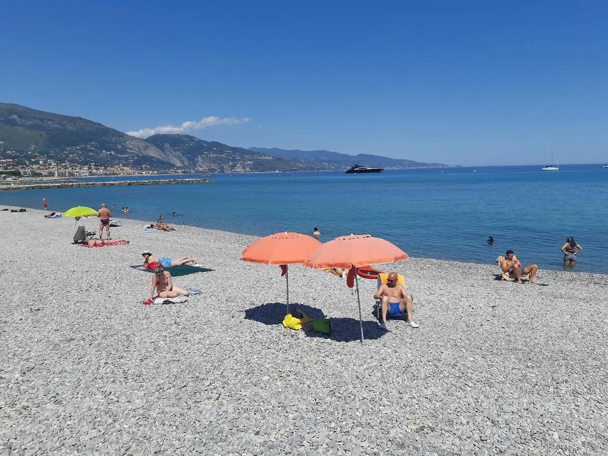 Appartement Résidence climatisée, belle vue, 5min de la plage. Roquebrune-Cap-Martin